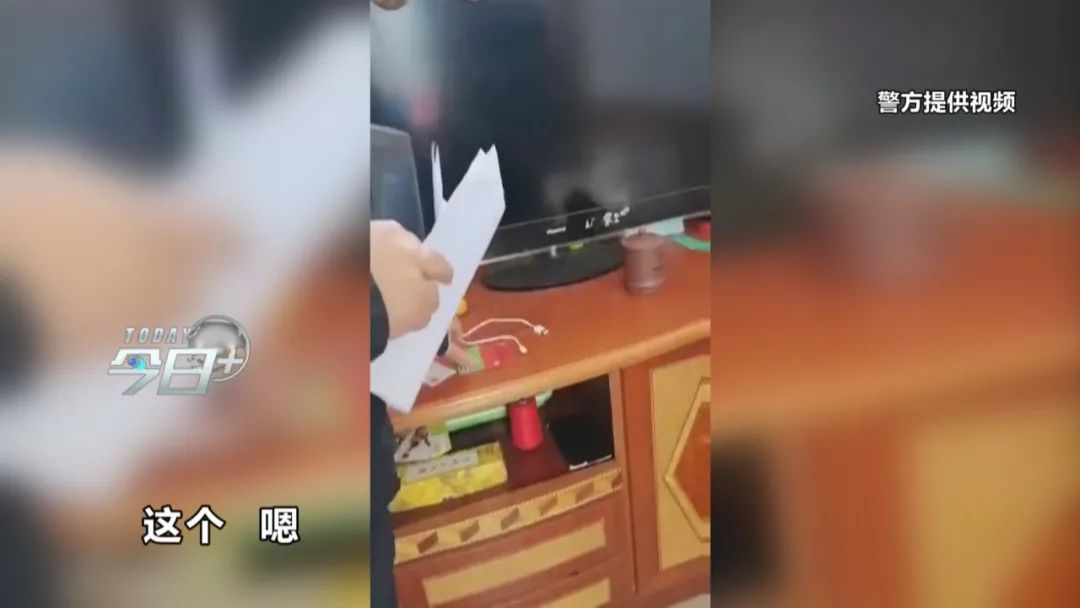 DƬ